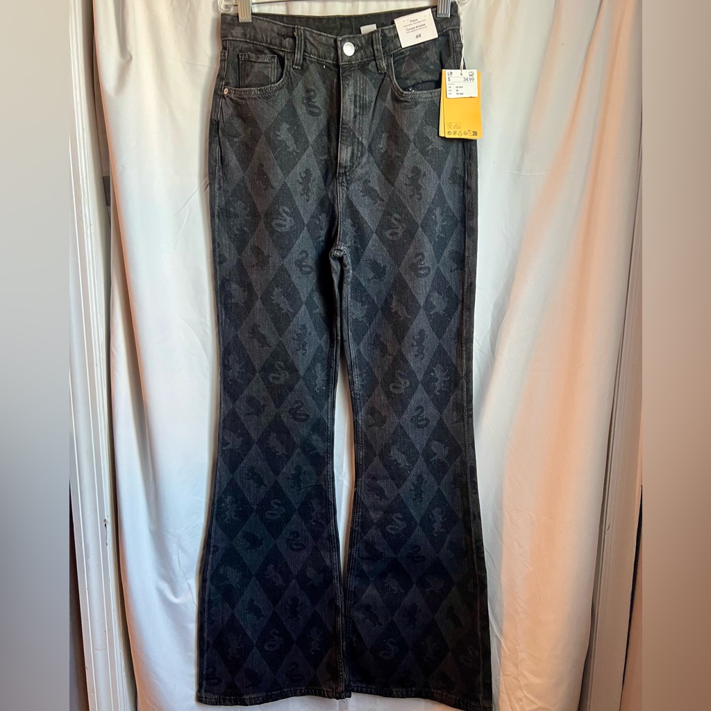 H&M Harry Potter Girl Fare Jeans. Black And Gray Harry Potter Design Fare Pants